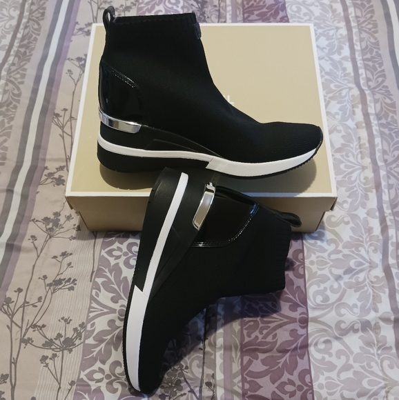 Michael Kors Skyler Bootie Sneaker - Picture 10 of 11